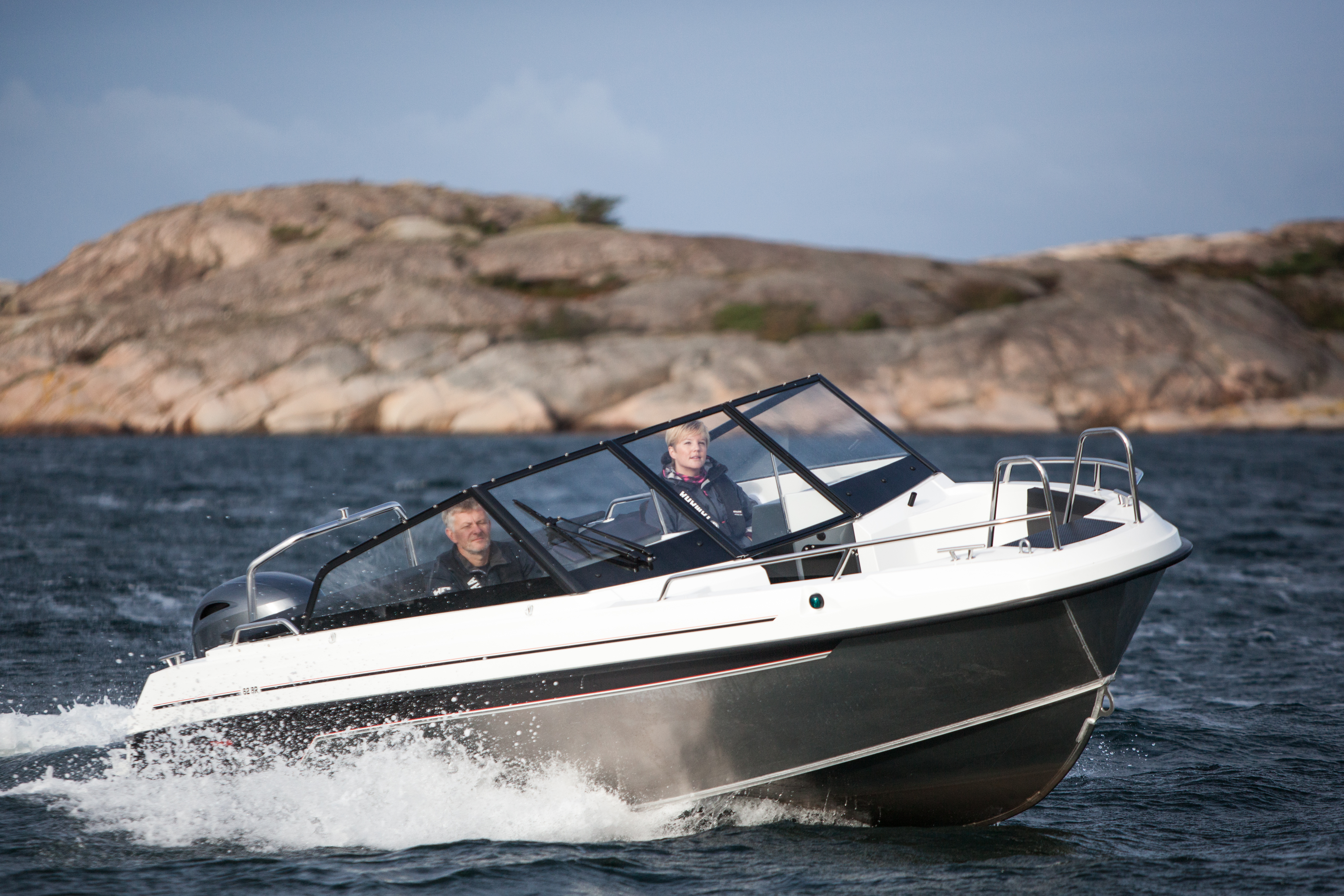 To personer om bord Cross 62 BR