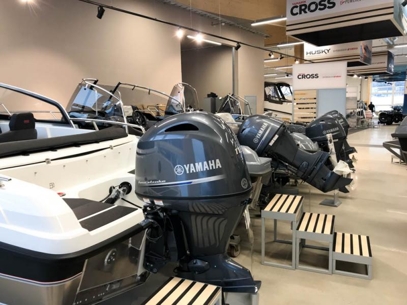 Yamarin Cross -mallisto esittelyssä Yamaha Center Tampereella.