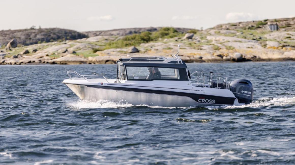 Yamarin Cross 60 Cabin aluminium styrehyttbåt