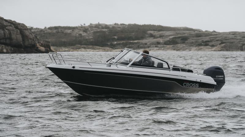 Cross 57 BR offers easy and effortless boating