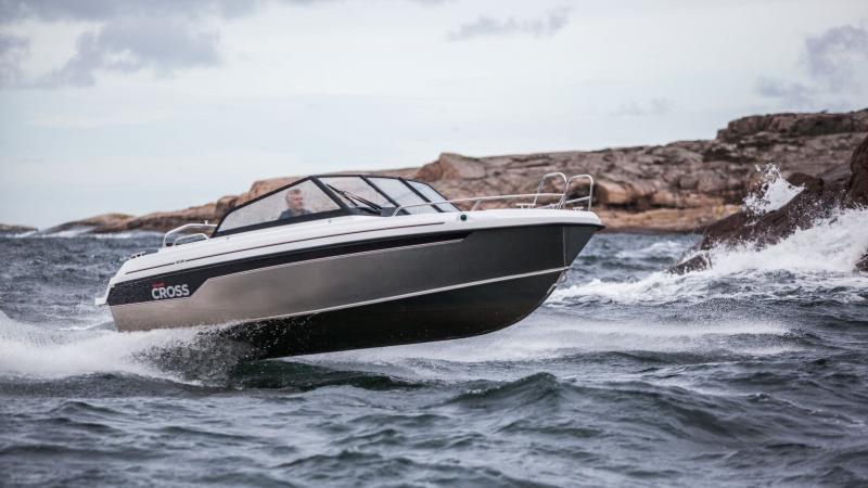 Cross 62BR is a versatile daytrip boat with a glimpse of sportiness 