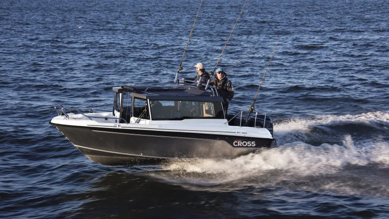 With Cross 60 Cabin several people fish at the same time