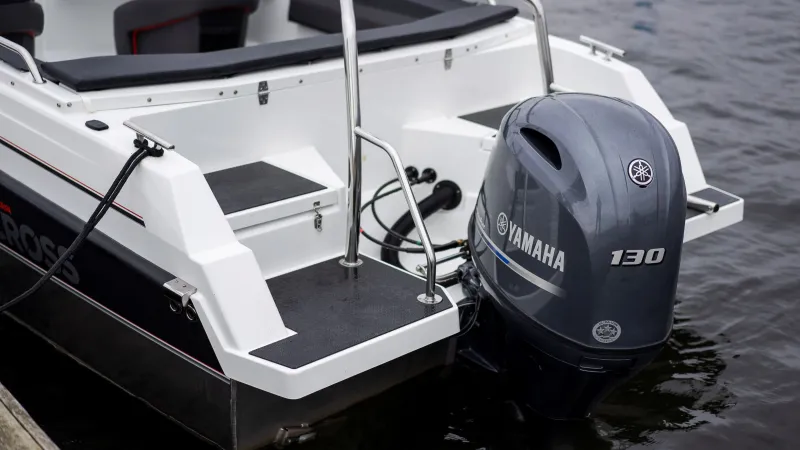 Cross 62 BR with Yamaha F130 engine