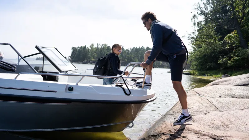 Cross 62BR has easy access bow and clear steps