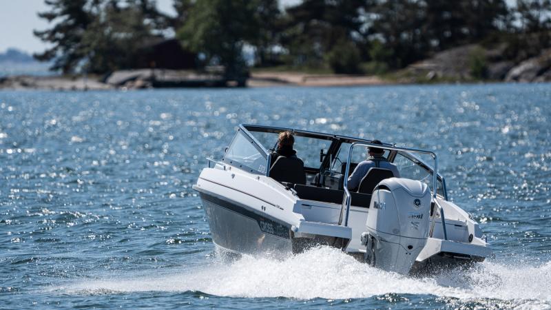 Yamarin Cross 75BR is a sporty boat with power