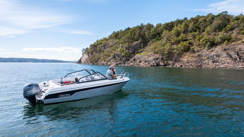 Yamarin Cross 62 BR fishing on a summer day
